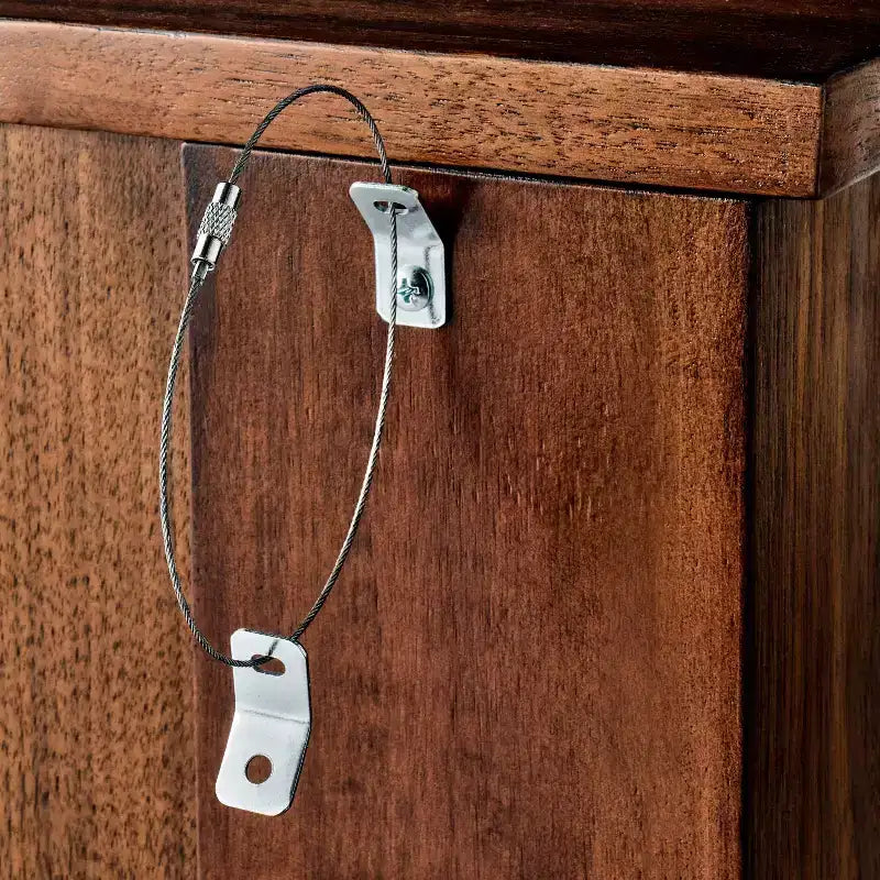 Meuble bas à deux portes en placage de noyer