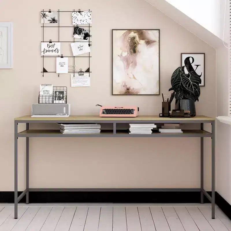 Bureau d'ordinateur moderne industriel