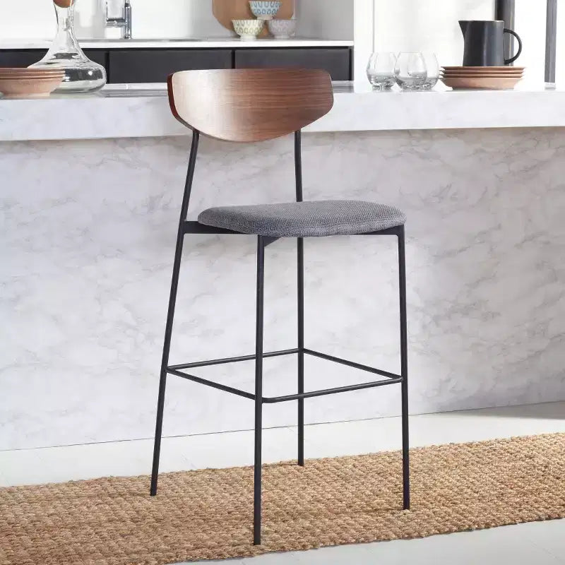 Tabouret de bar fabriqué en fer et polyester